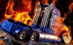 AlienAttack Toys AAT A-01CC Optimus Prime -Action Figures Store 9731b71b6f