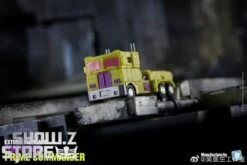 Dr.Wu DW-E04T Prime Commander Optimus Prime Toxitron Version W/ Trailer -Action Figures Store 99ec54925a